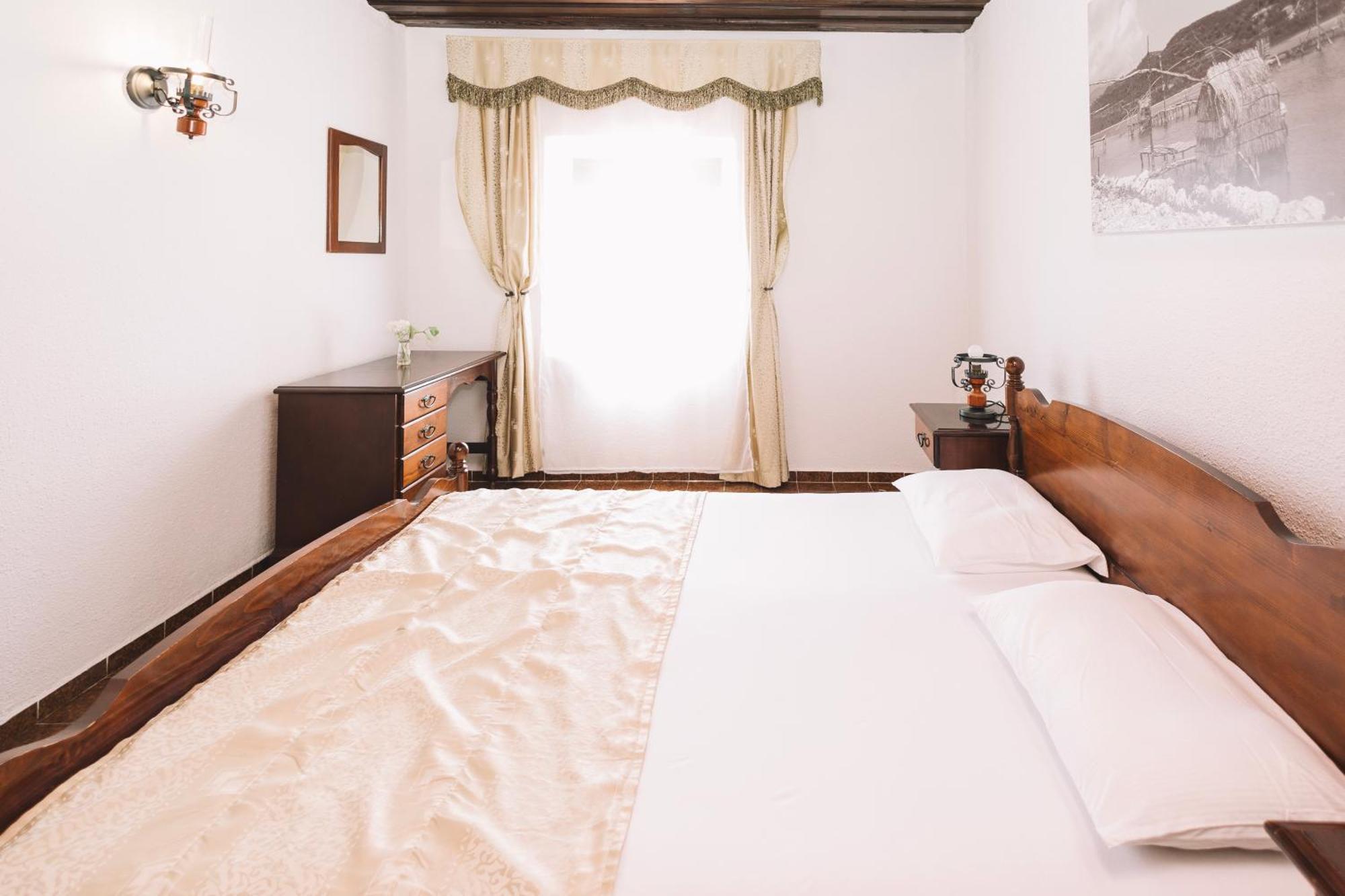 Hotel Kulla E Balshajve à Ulcinj Extérieur photo